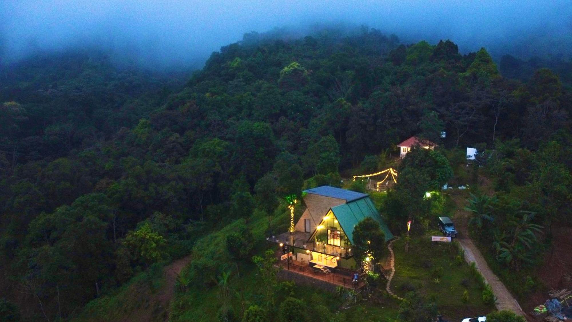 Misty Hideout Panzió Kakkadampoyil Kültér fotó